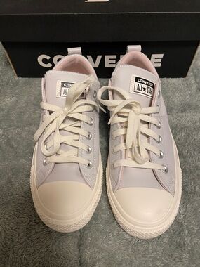 Converse Low Top Sneakers in Light Pink and White